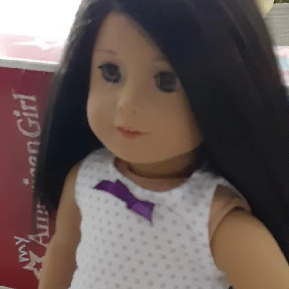 AMERICAN GIRL DOLL  - brown/ black hair, brown eyes - like new